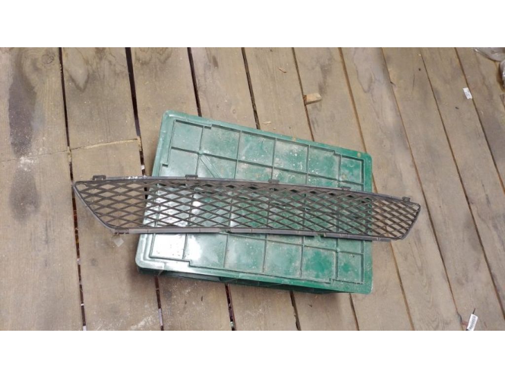 Решетка переднего бампера MAZDA 6 GG 02-07