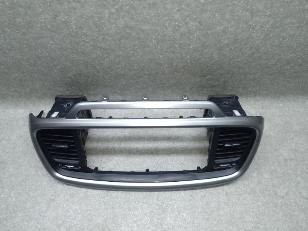 84740C-6000F55 | Накладка торпедо під магнітолу KIA SORENTO UM 14- - Фото 2