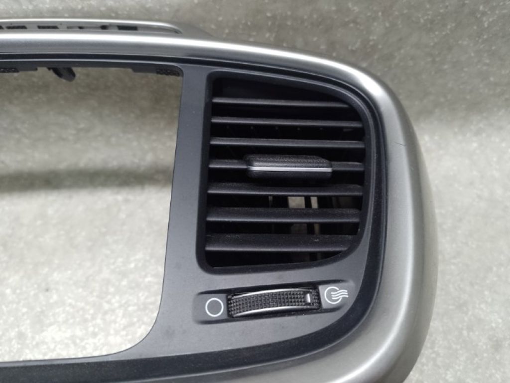 84740C-6000F55 | Накладка торпедо під магнітолу KIA SORENTO UM 14- - Фото 6