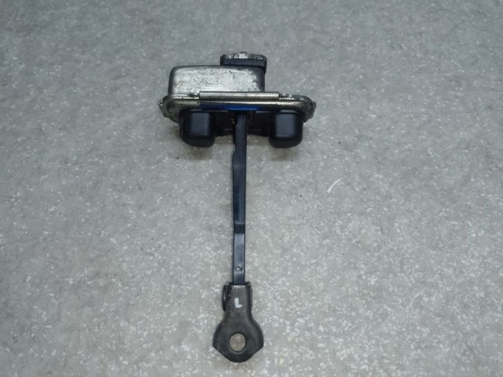 79380-C6000 | Обмежувач дверей передн. лів. KIA SORENTO UM 14-