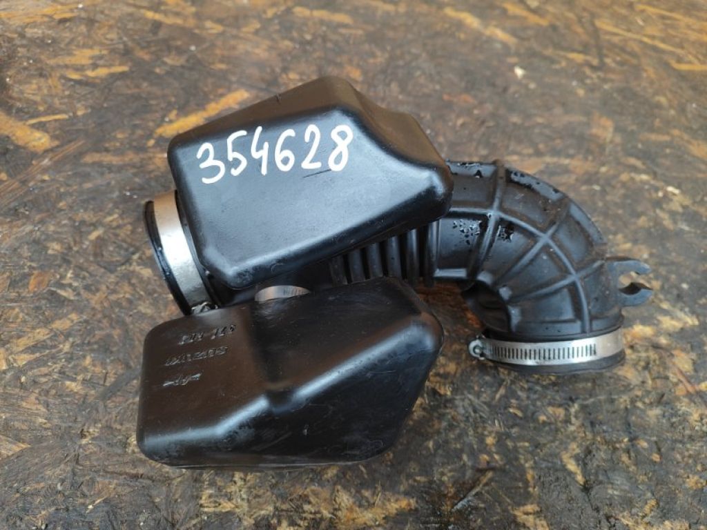 13881-57L00 | патрубок повітряного фільтра SUZUKI KIZASHI 09-14