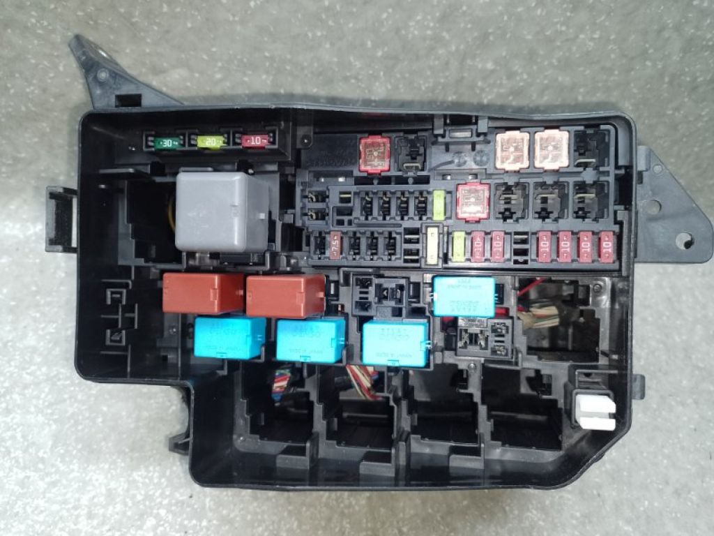 82742-42030 | Блок запобіжників моторний відсік прав. TOYOTA RAV4 05-12 - Фото 2