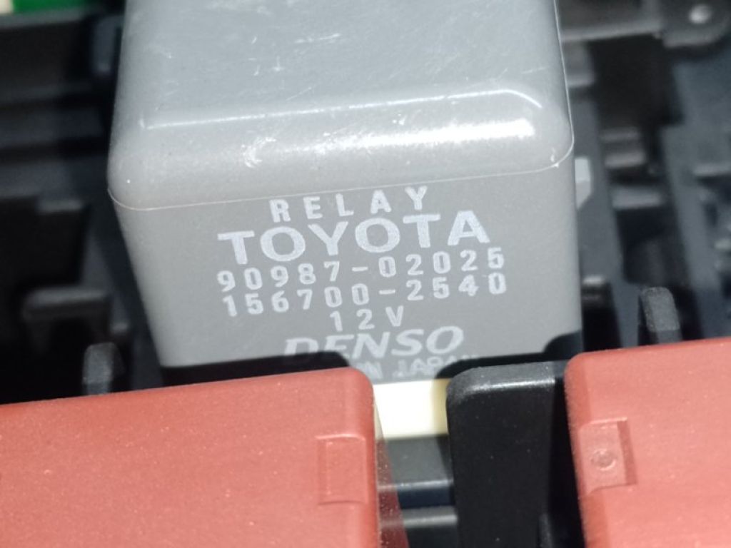 82742-42030 | Блок запобіжників моторний відсік прав. TOYOTA RAV4 05-12 - Фото 3