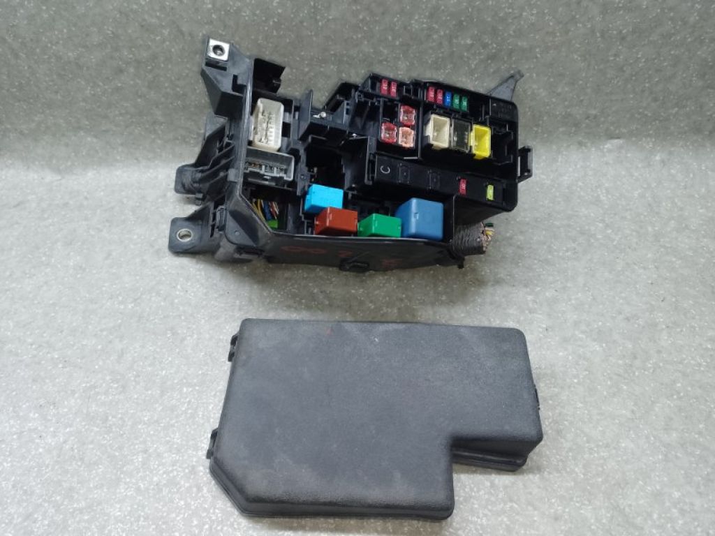 82741-42010 | Блок запобіжників моторний відсік лів. TOYOTA RAV4 05-12