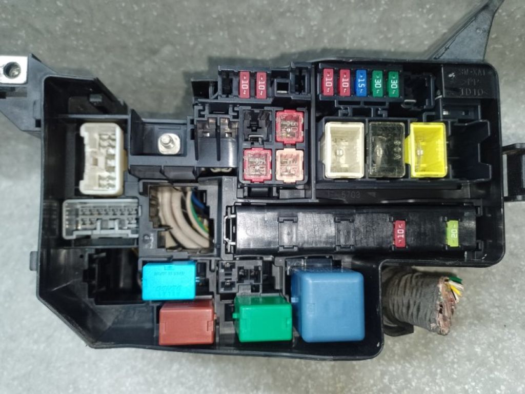 82741-42010 | Блок запобіжників моторний відсік лів. TOYOTA RAV4 05-12 - Фото 2