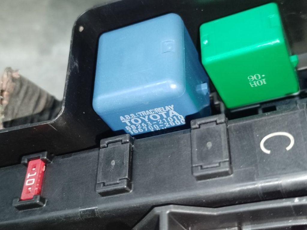 82741-42010 | Блок запобіжників моторний відсік лів. TOYOTA RAV4 05-12 - Фото 3