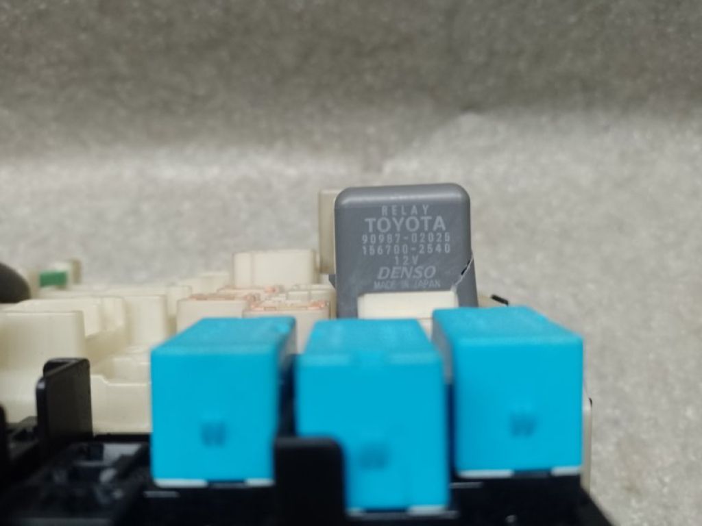 82730-42200 | Блок запобіжників салон TOYOTA RAV4 05-12 - Фото 3