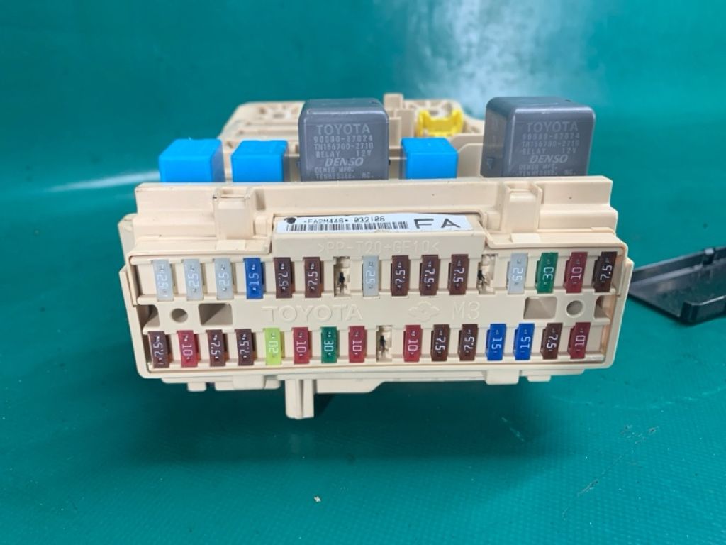 82730AC010 | Блок запобіжників салон TOYOTA AVALON 05-12 - Фото 2