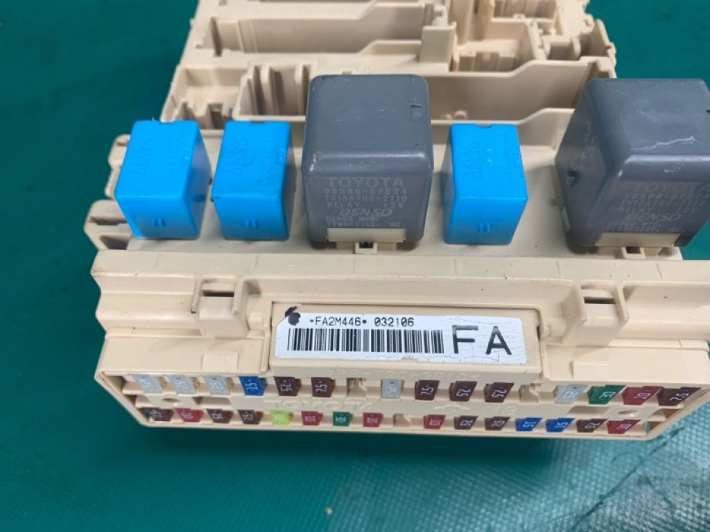 82730AC010 | Блок запобіжників салон TOYOTA AVALON 05-12 - Фото 3