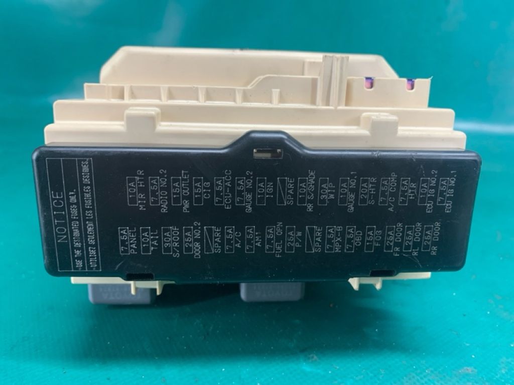 82730AC010 | Блок запобіжників салон TOYOTA AVALON 05-12 - Фото 4