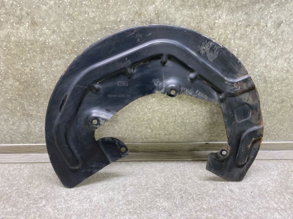 DG1Z-2K004-A | Защита тормозного диска передн. прав. FORD FLEX 08-19 - Фото 2