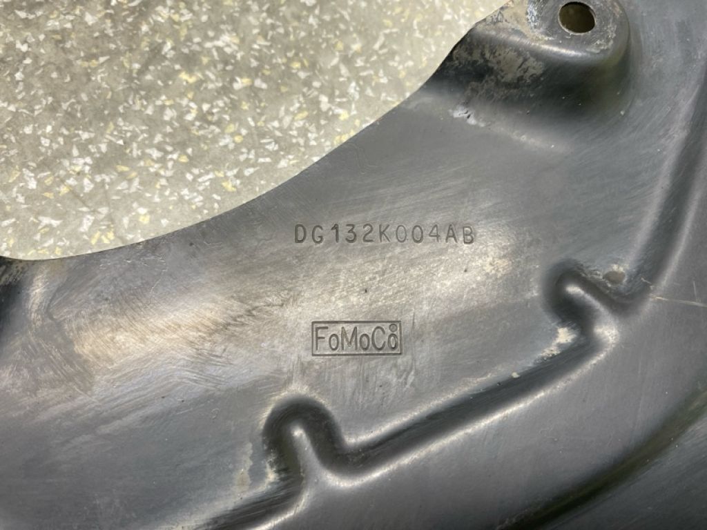 DG1Z-2K004-A | Защита тормозного диска передн. прав. FORD FLEX 08-19 - Фото 3