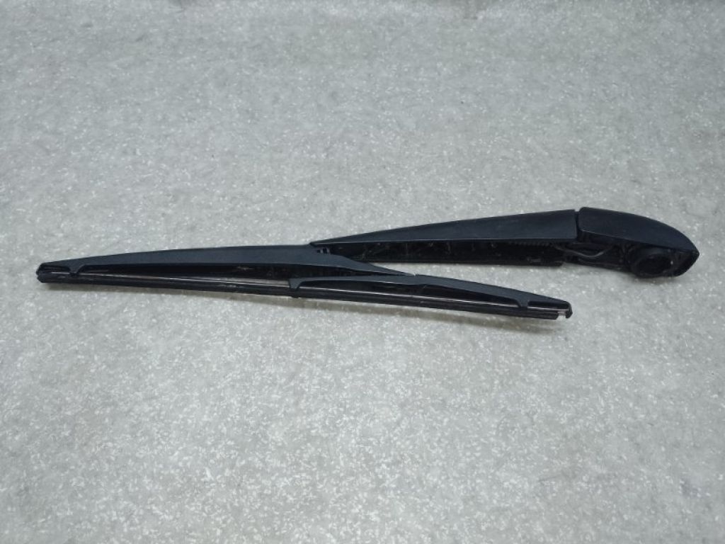 85241-42070 | Повідець склоочисника задній TOYOTA RAV4 05-12