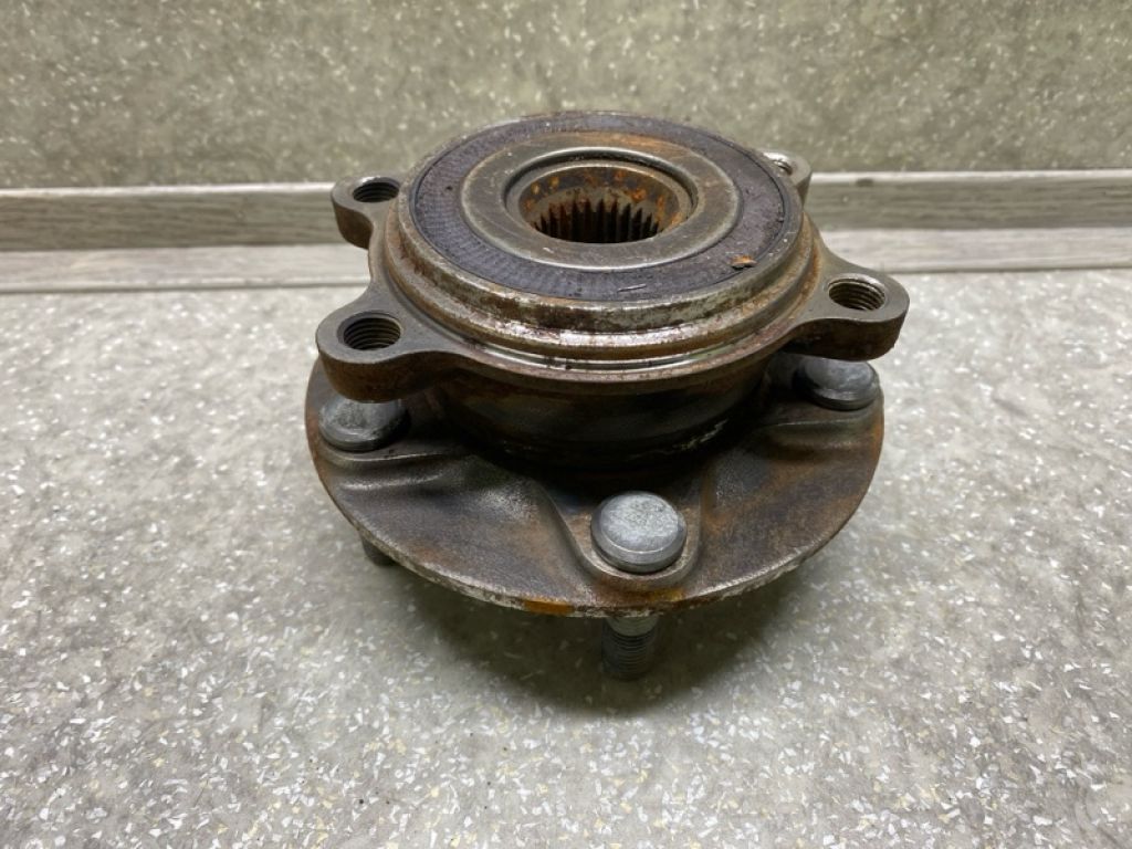 B45A-33-04X | Маточина колеса передн. MAZDA 3 BM 13-19