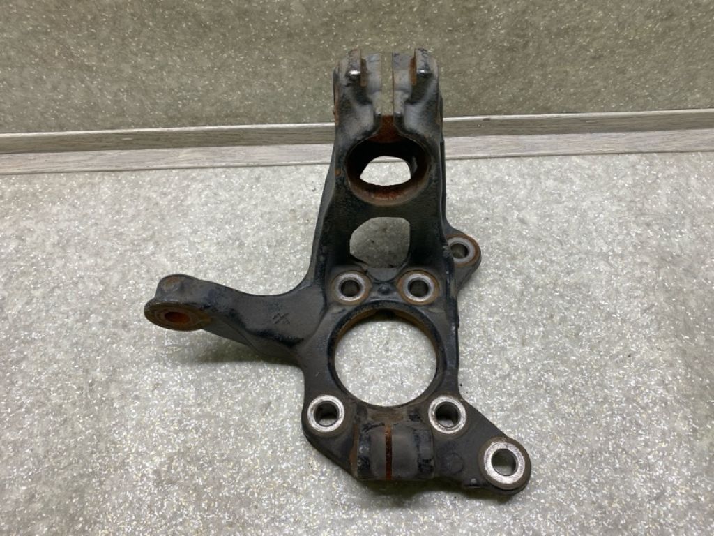 DGH9-33-03Y | Кулак поворотний лів. MAZDA CX-30 19-