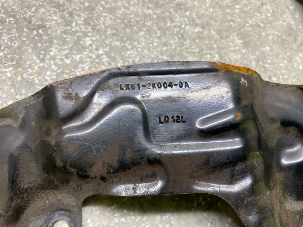 LX6Z-2K004-D | Защита тормозного диска передн. прав. FORD ESCAPE 19 - - Фото 3