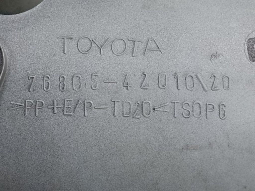 76805-42010-A1 | Накладка крышки багажника прав. TOYOTA RAV4 05-12 - Фото 4