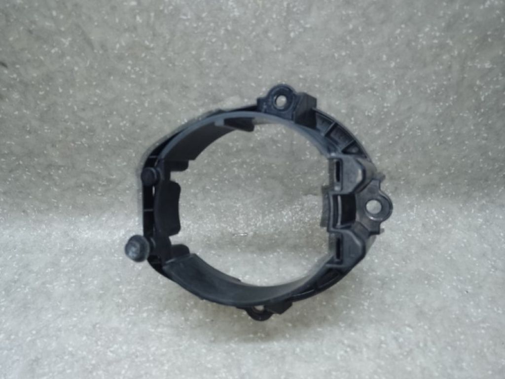 52126-42020 | Кронштейн противотуманной фары лев. TOYOTA RAV4 05-12