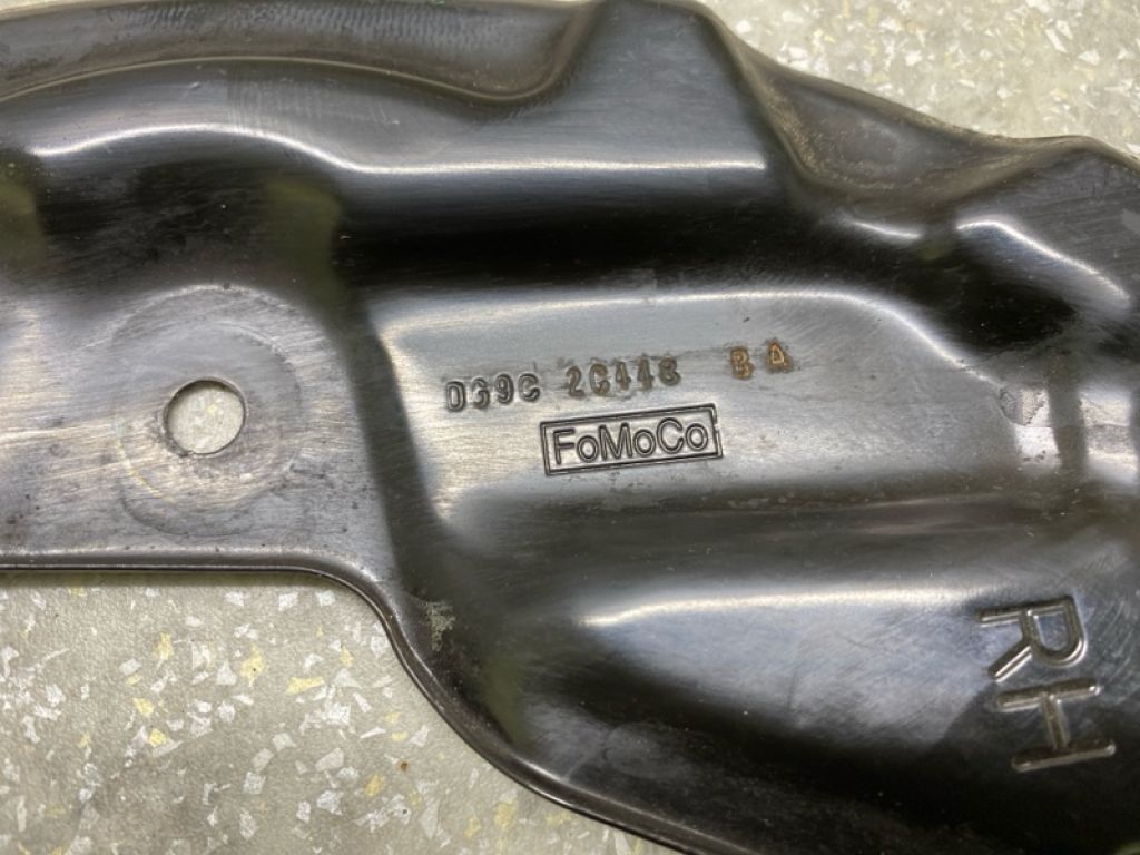 DG9Z-2K004-B | Захист гальмівного диска передн. прав. FORD FUSION 14- - Фото 3