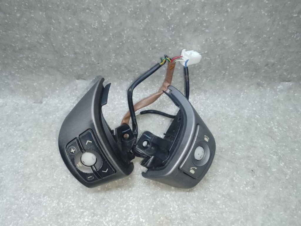 84250-42010 | Кнопки на руль TOYOTA RAV4 05-12