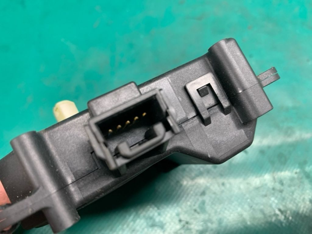 8710607140 | Моторчик заслонки печки TOYOTA AVALON 05-12 - Фото 2