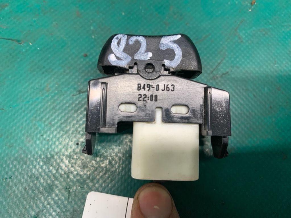 84930AA020 | Кнопка центрального замка передн. прав. TOYOTA AVALON 05-12 - Фото 2