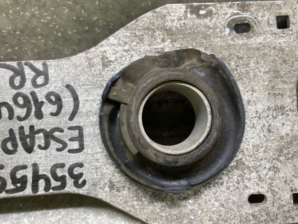 LX6Z-5500-F | Важіль задньої підвіски нижній поперечний FORD ESCAPE 19 - - Фото 4