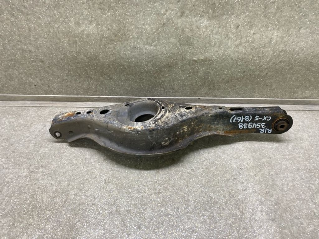 KD35-28-300 | Важіль задньої підвіски нижній поперечний прав. MAZDA CX-5 (KF) 16-21