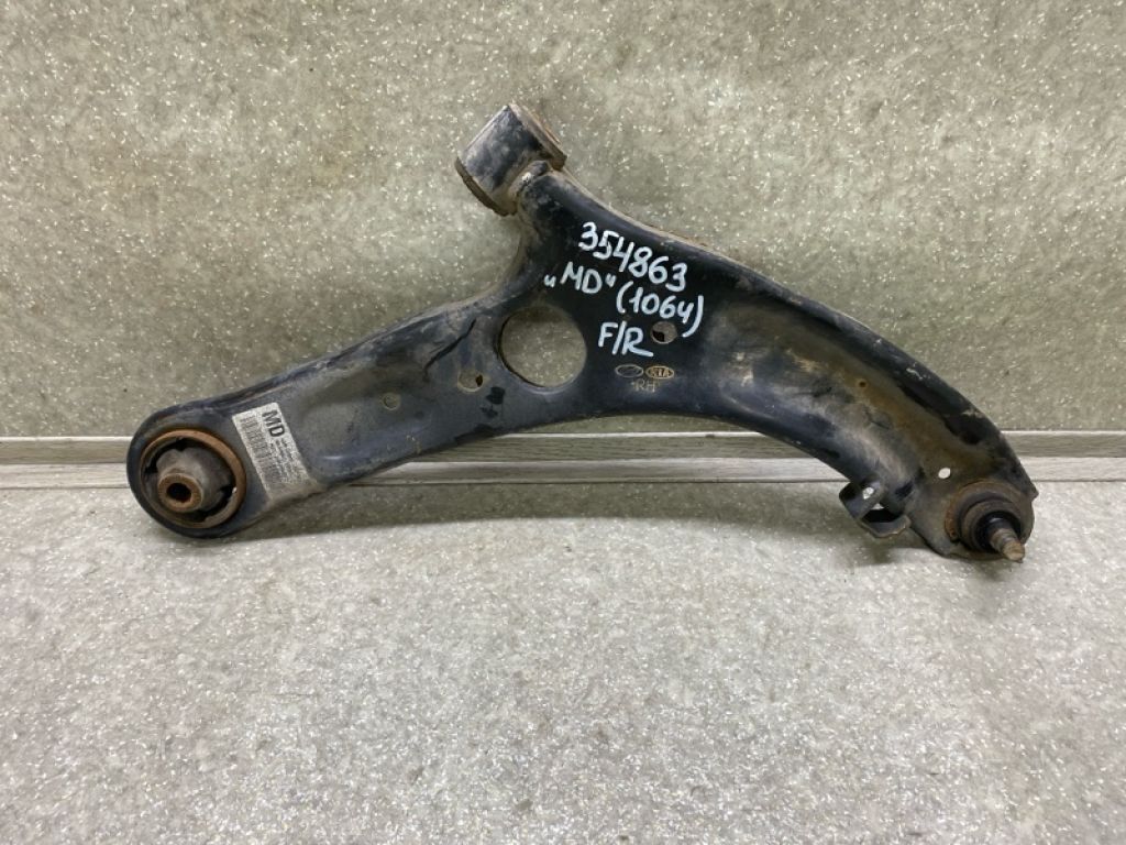 54501-3X000 | Важіль передньої підвіски нижній прав. HYUNDAI ELANTRA MD 10-15