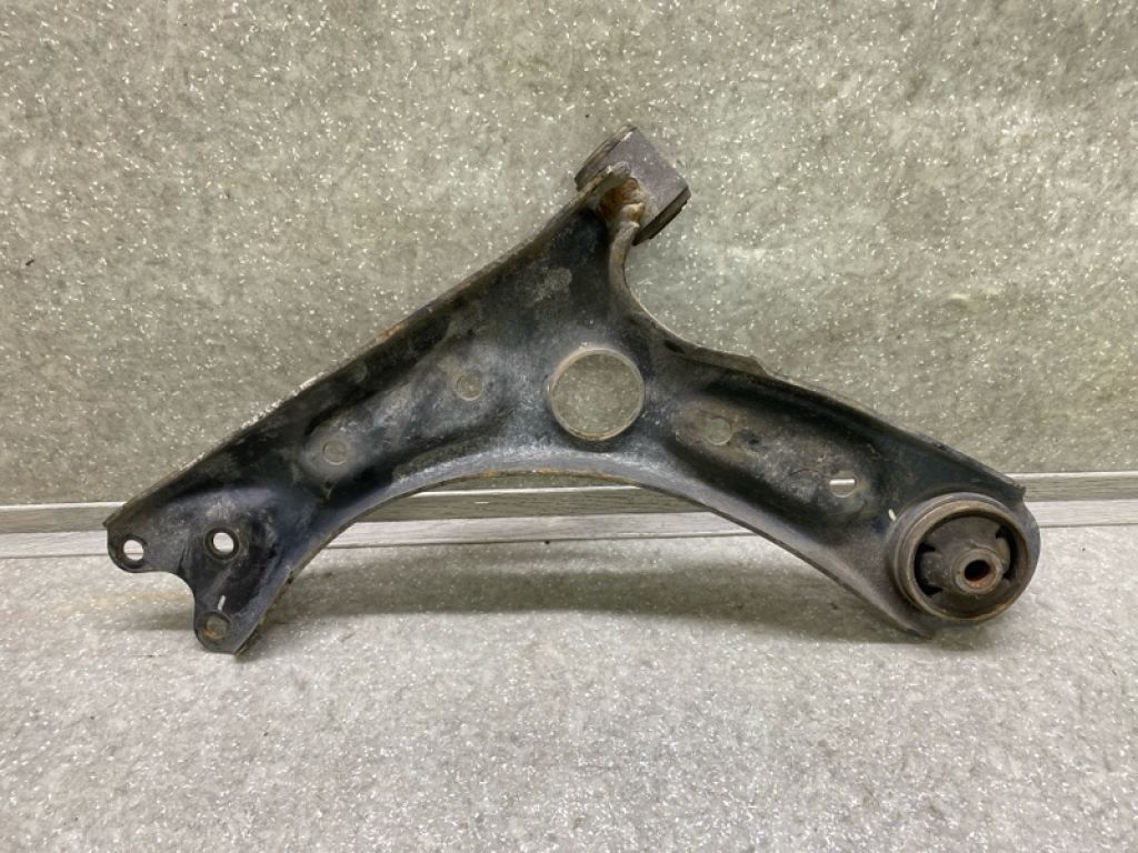 54501-F2000 | Важіль передньої підвіски нижній прав. HYUNDAI ELANTRA AD 16- - Фото 2