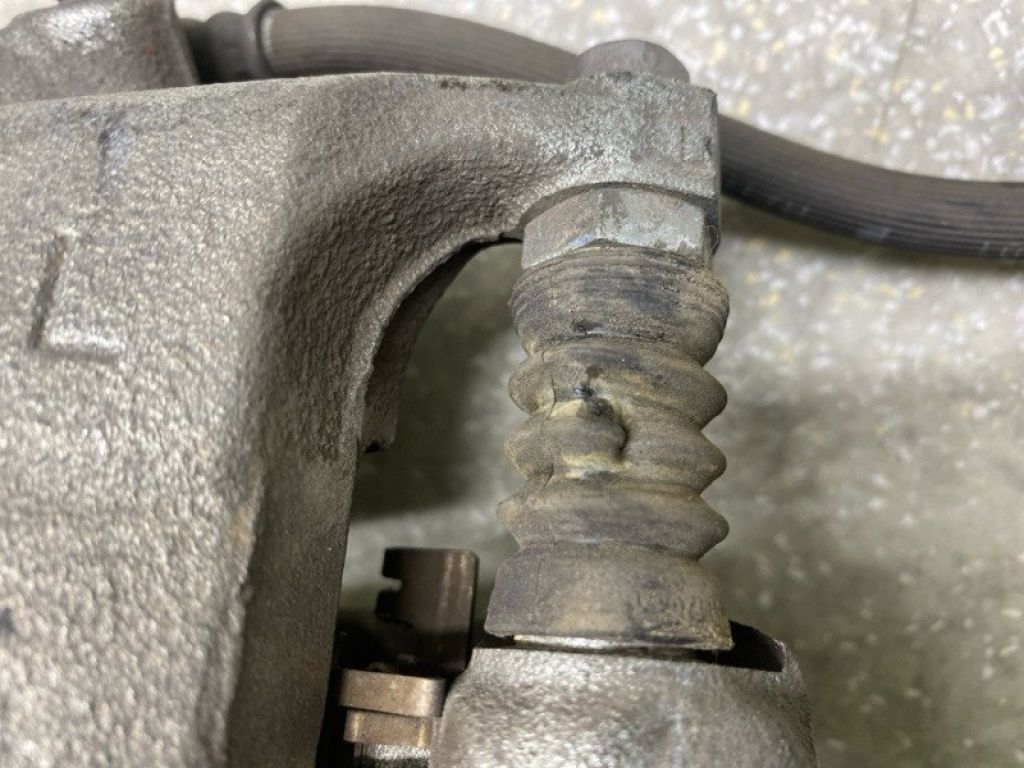 B4Y0-33-99ZC | Супорт гальмівний передн. лів. MAZDA 3 BM 13-19 - Фото 3