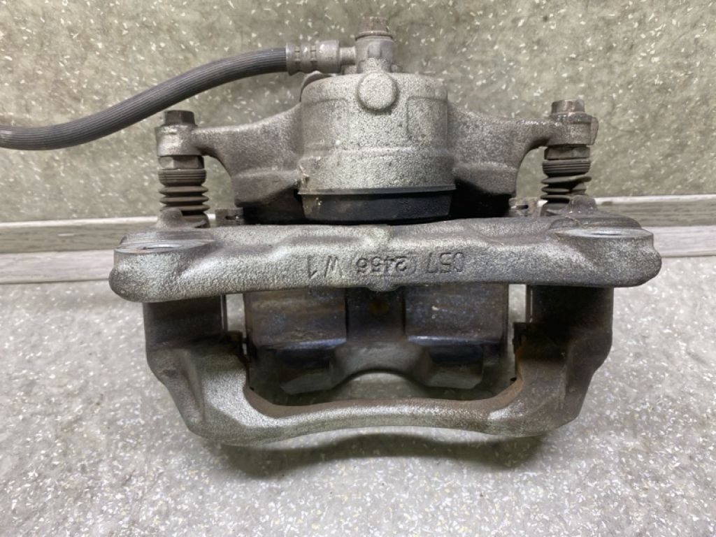 B4Y0-33-99ZC | Супорт гальмівний передн. лів. MAZDA 3 BM 13-19 - Фото 4