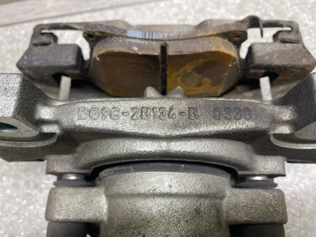 DG9Z-2B120-A | Супорт гальмівний передн. прав. FORD FUSION 14- - Фото 5