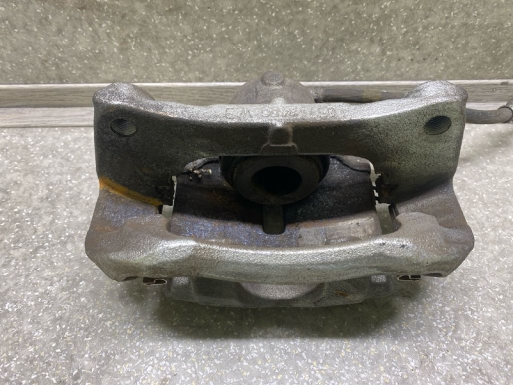 B4Y0-33-98ZC | Супорт гальмівний передн. прав. MAZDA 3 BM 13-19 - Фото 4