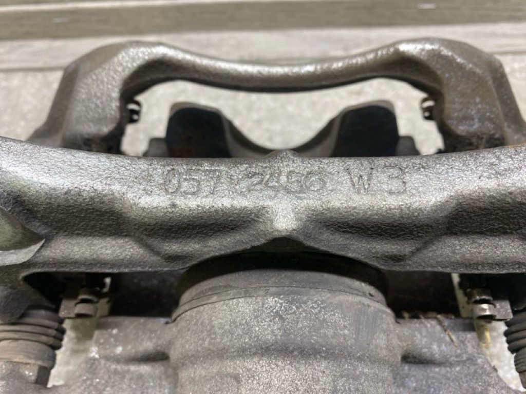 B4Y0-33-98ZC | Супорт гальмівний передн. прав. MAZDA 3 BM 13-19 - Фото 6