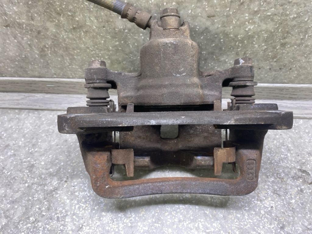 26692FE020 | Супорт гальмівний задн. прав. SUBARU FORESTER SG 02-07 - Фото 2