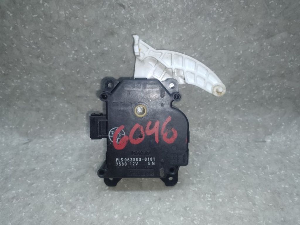 87106-47130 | Моторчик заслонки печки TOYOTA PRIUS - 30 09-17