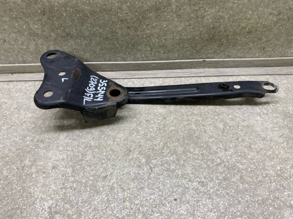 20216FJ031 | Кріплення балки підвіски передн. лів. SUBARU FORESTER 12-19