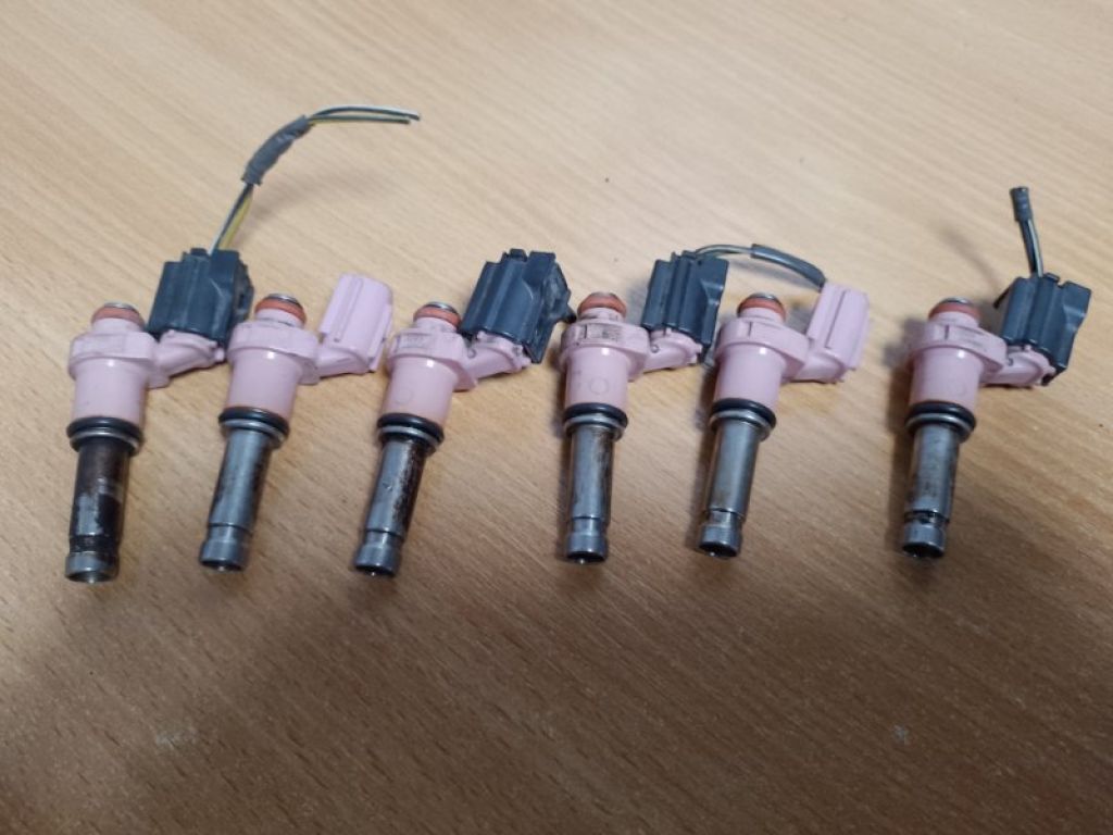 Форсунка паливна LEXUS GS350 GS300 05-11