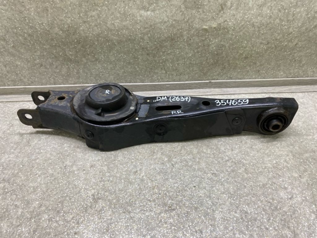 55220-4Z200 | Важіль задньої підвіски нижній поперечний прав. HYUNDAI SANTA FE (DM) 12-18