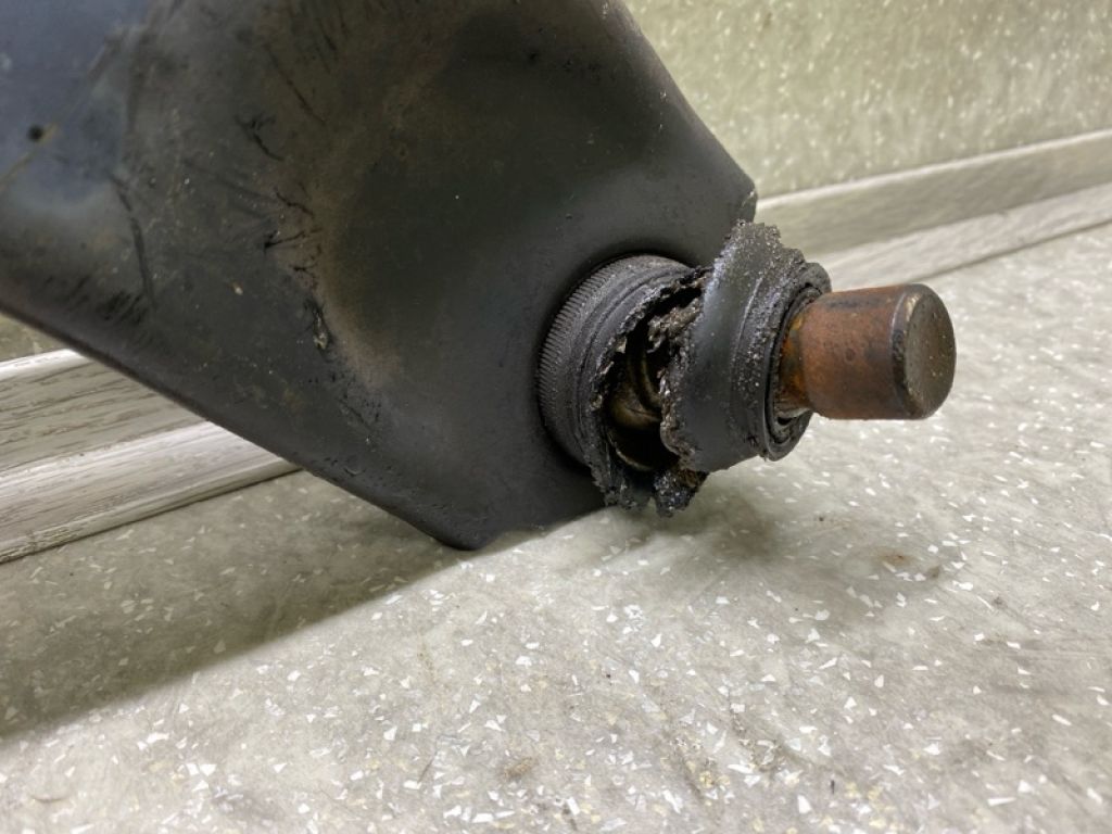 KB7W-34-300D | Важіль передньої підвіски нижній прав. MAZDA CX-5 (KF) 16-21 - Фото 3