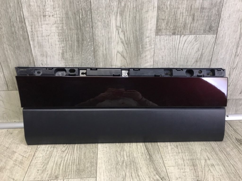 LR038855 | Накладка двери задн. прав. LAND ROVER RANGE ROVER (L405) 12-22