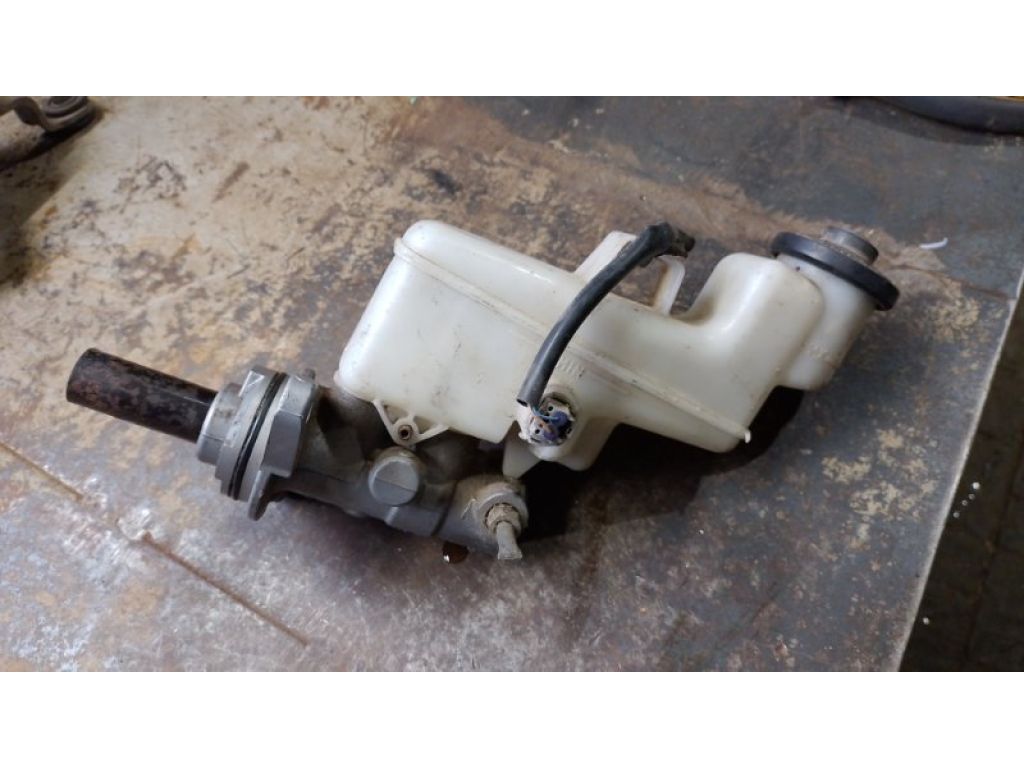 Головний гальмівний циліндр TOYOTA CAMRY 50 12-15 - Фото 2