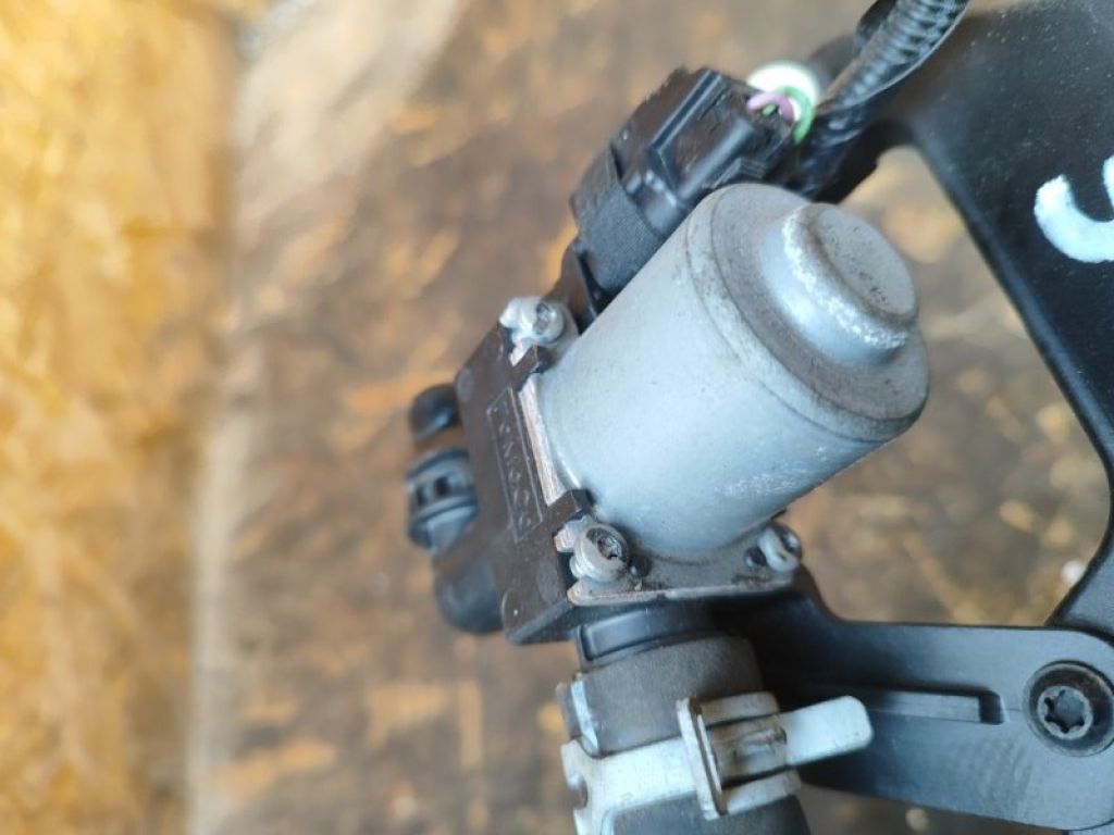 F1FZ-18495-C | Кран пічки FORD ESCAPE 12-19 - Фото 3