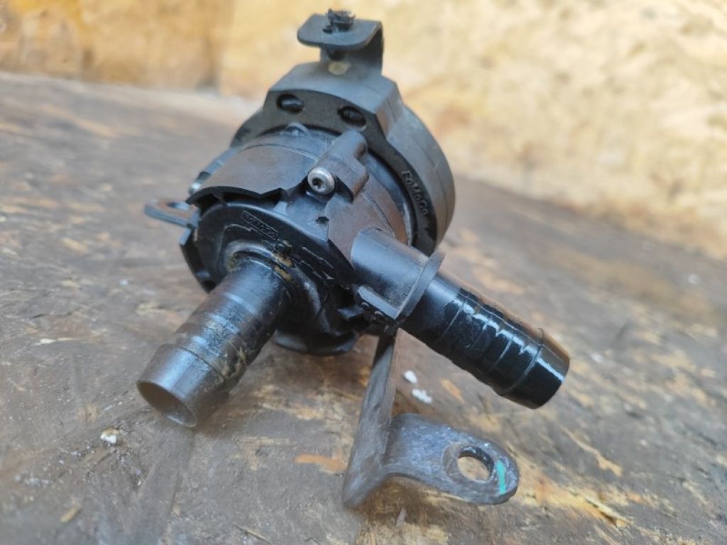 GV61-18D473-AC | Помпа охолодження електрична FORD ESCAPE 12-19 - Фото 3