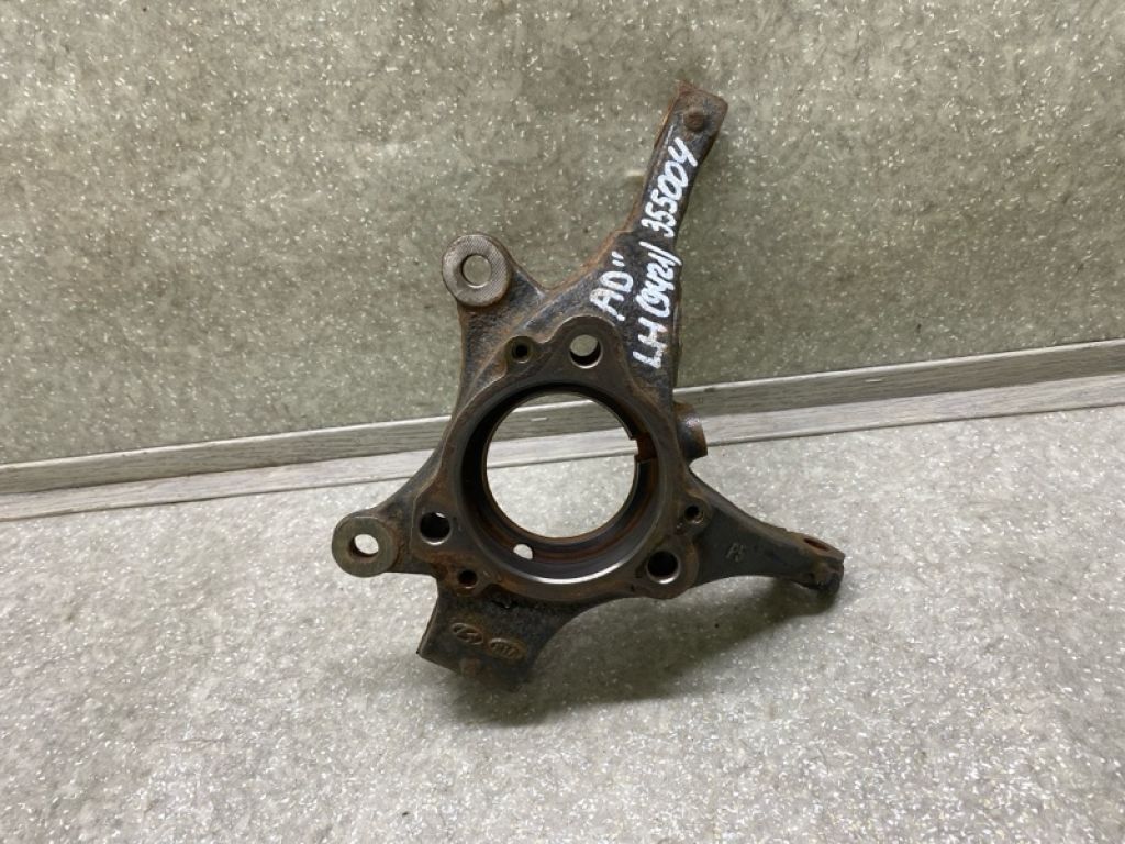 51715-F2000 | Кулак поворотний лів. HYUNDAI ELANTRA AD 16-