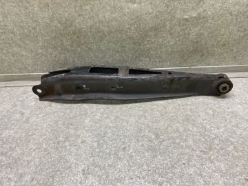 Важіль задньої підвіски нижній поперечний прав. SUBARU FORESTER 12-19