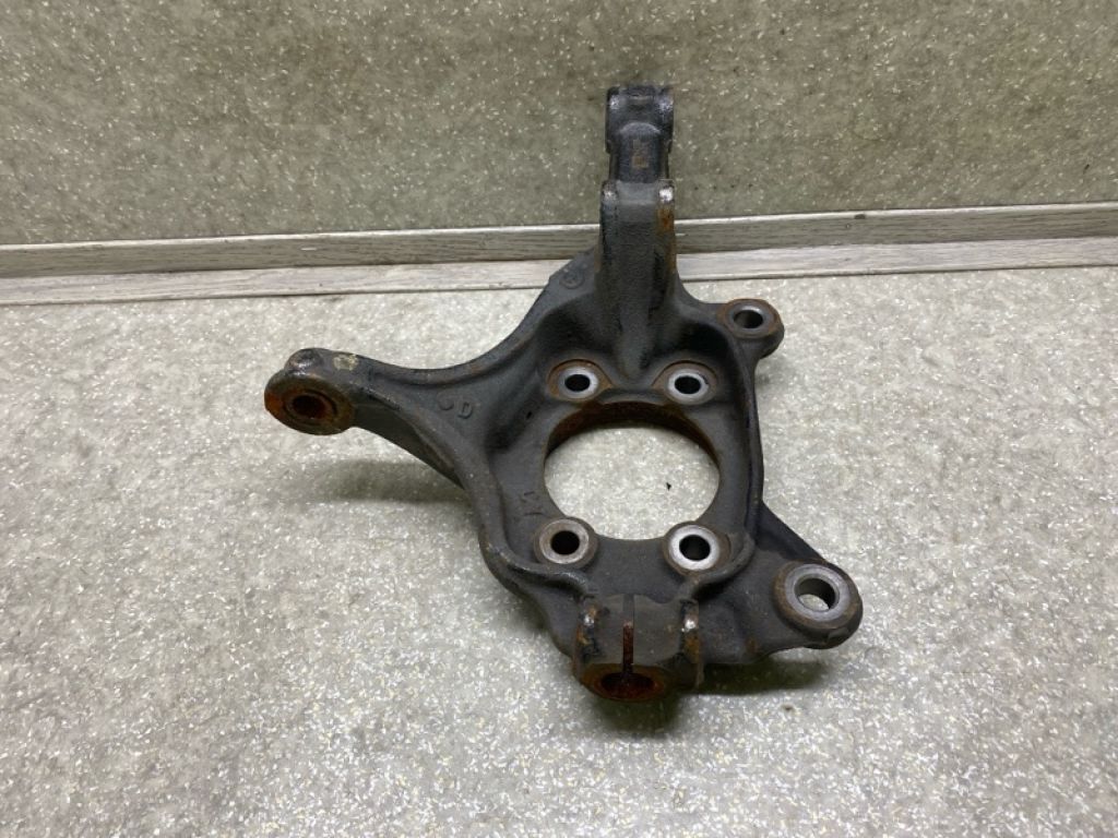 B45A-33-031 | Кулак поворотный лев. MAZDA 3 BM 13-19 - Фото 2