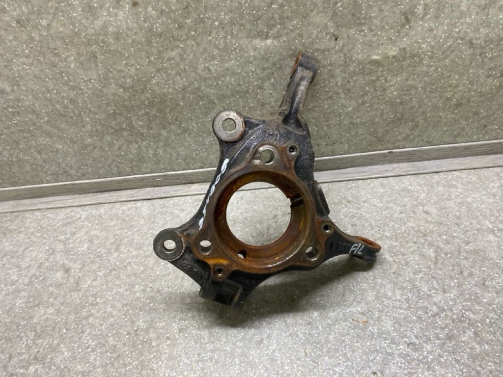 51715-K0000 | Кулак поворотный лев. KIA SOUL SK3 19-