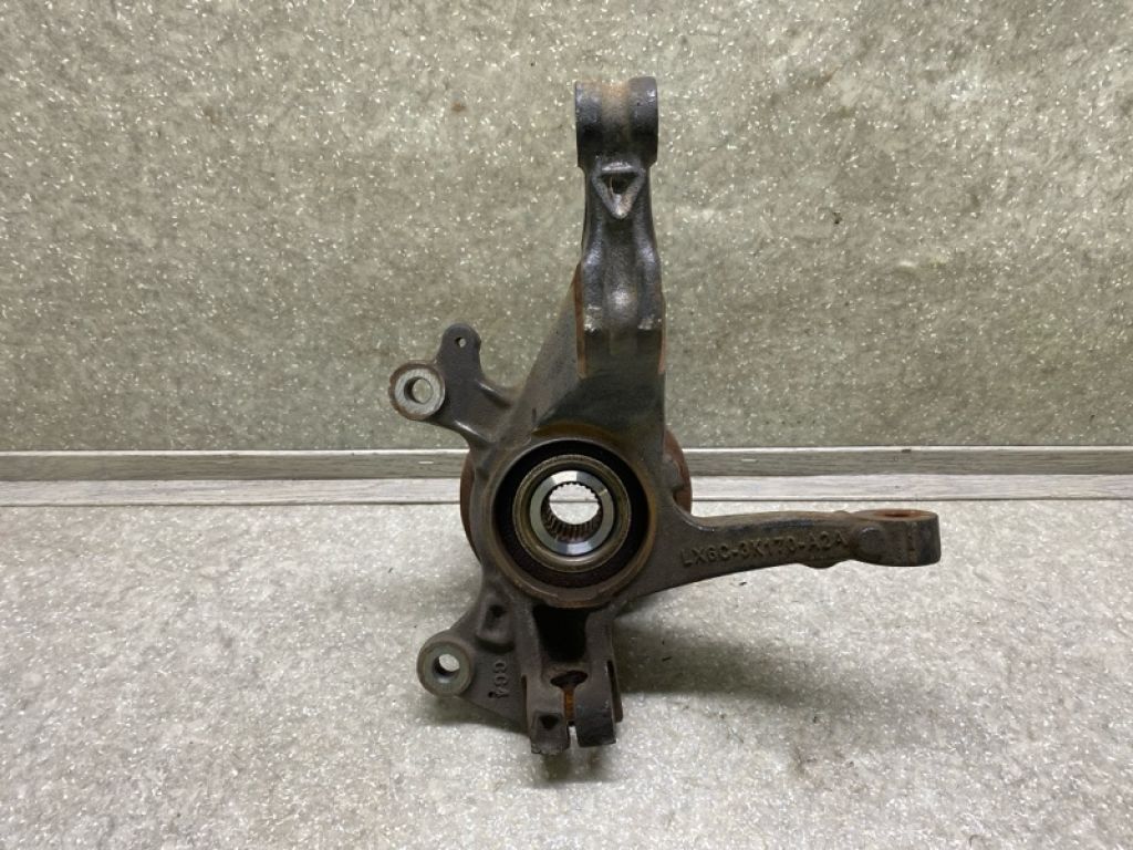 LX6Z-3K185-B | Кулак поворотний прав. FORD ESCAPE 19 -